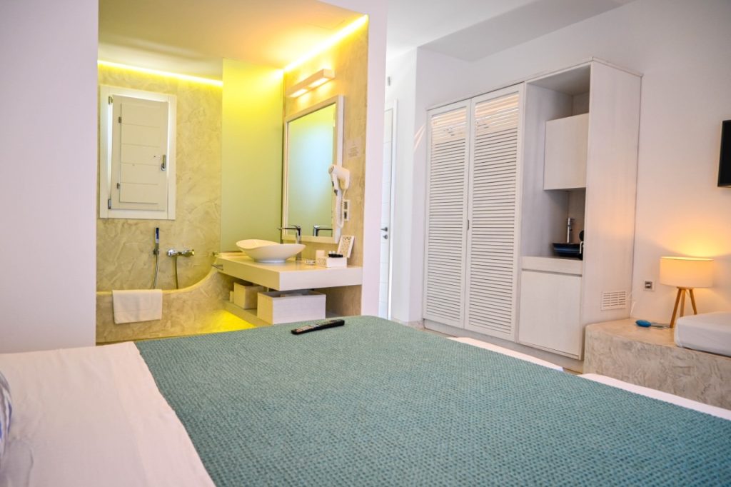 Junior suites with private pool