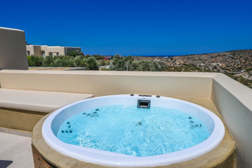 Junior suites with jacuzzi, sea / garden view