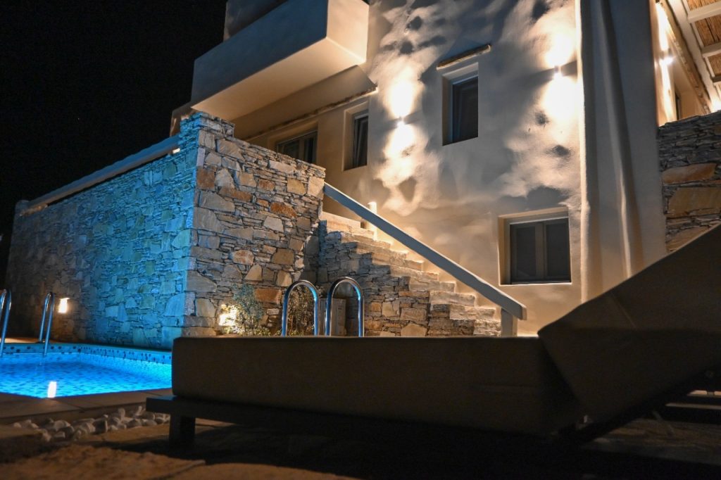 Junior suites με κοινή πισίνα