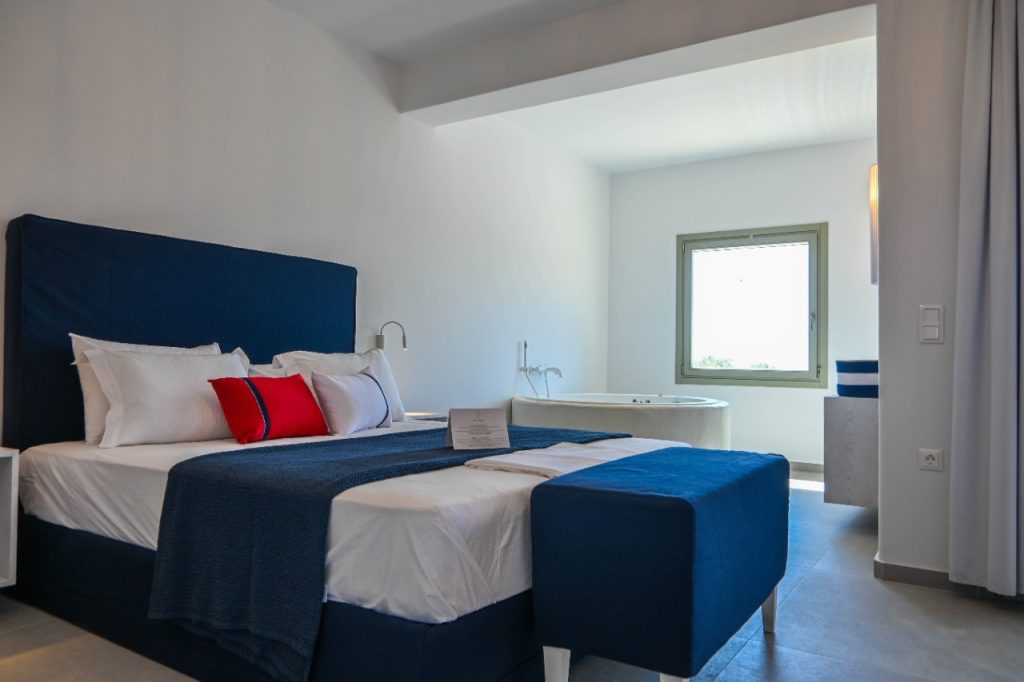 Blue navy honeymoon suite με εσωτερικό υδρομασάζ